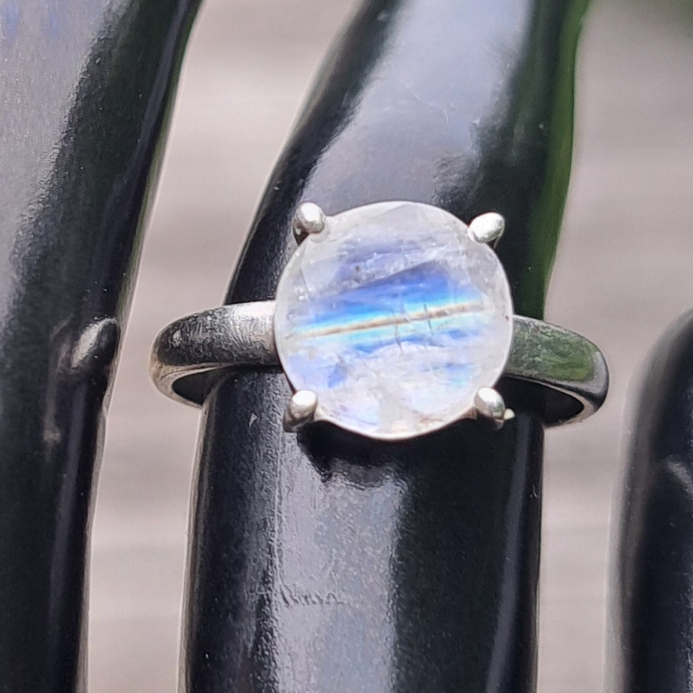 Rainbow moonstone sterling silver ring pretty blue flash